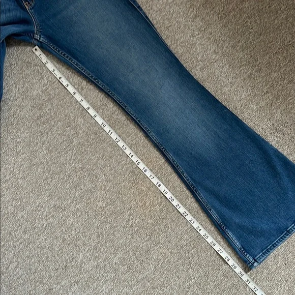 Abercrombie The Flare Ultra High Rise Jean - Picture 7 of 8